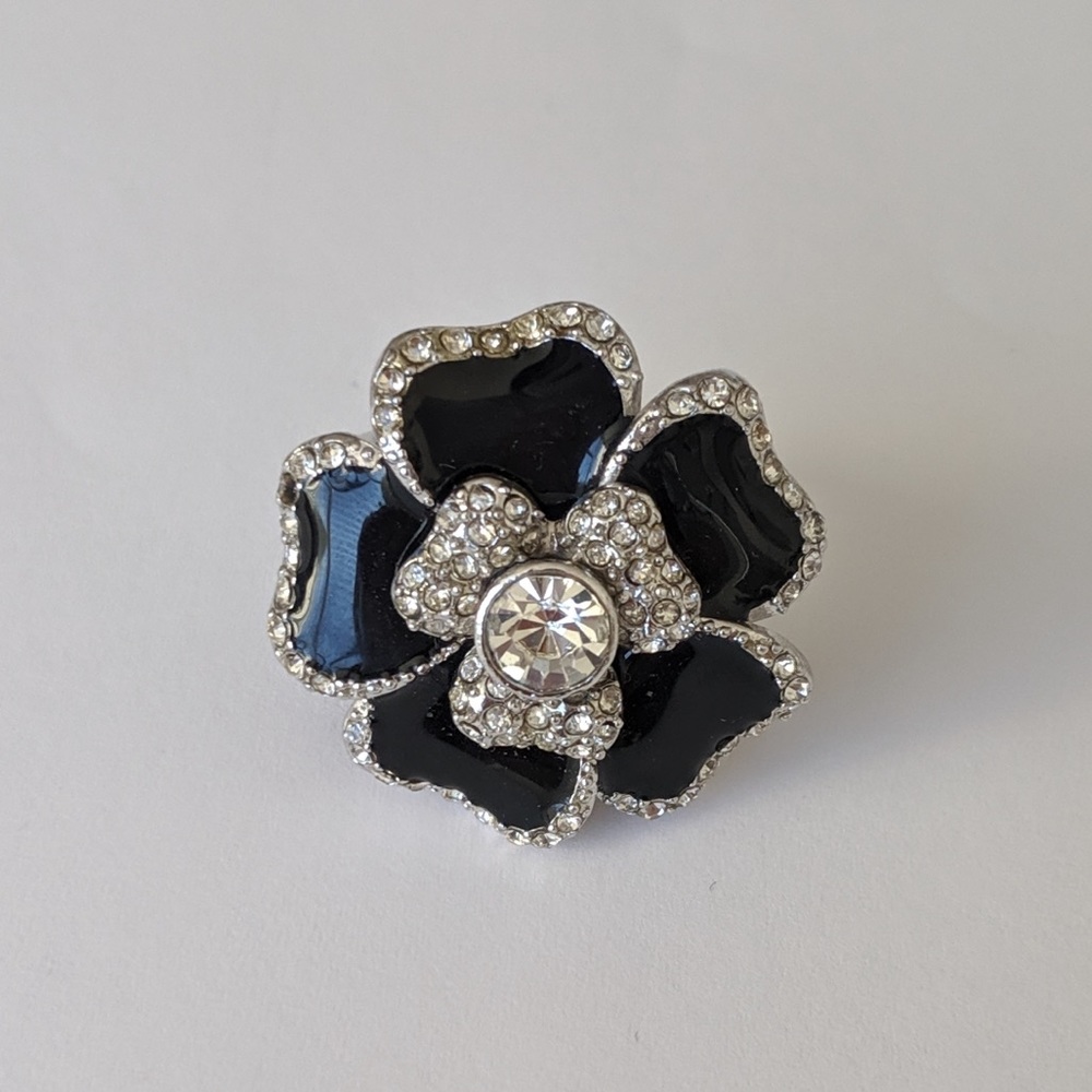 Beautiful LIA SOPHIA Dahlia ring
